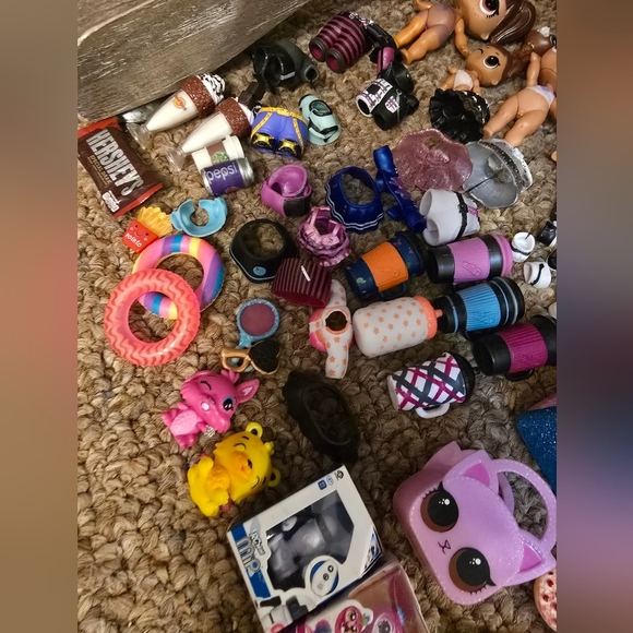 L.O.L dolls And Accessories Bundle - Picture 5 of 7